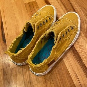Blowfish yellow shoes, size 8